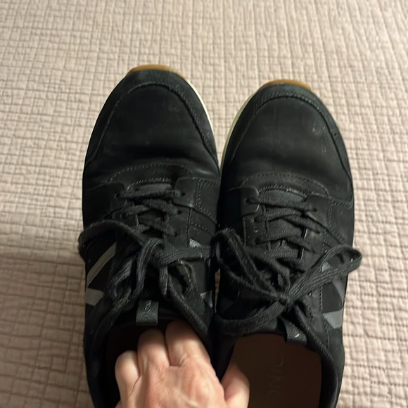 Vionic black tennis shoe Rechelle. Black. 8.5. Dark grey logo - Picture 8 of 9